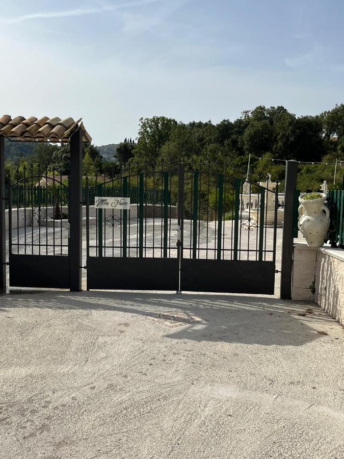 Villa Fiore - Piscina E Idromassaggio Itri Eksteriør billede